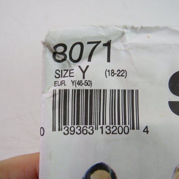 simplicity 8071 UNCUT jacket, pants, skirt sewing pattern - Picture 9 of 9